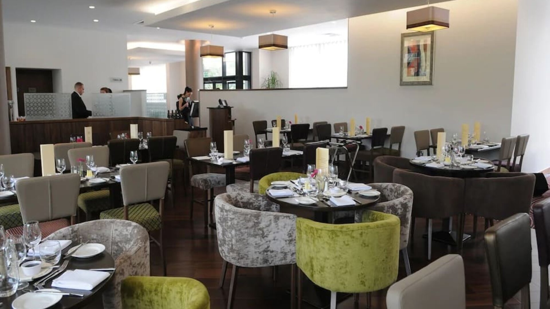 Dining area perfect for coworking at Leonardo Hotel Derby.