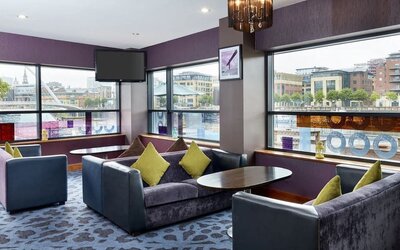 Hotel bar perfect for coworking at Leonardo Hotel Newcastle Quayside.