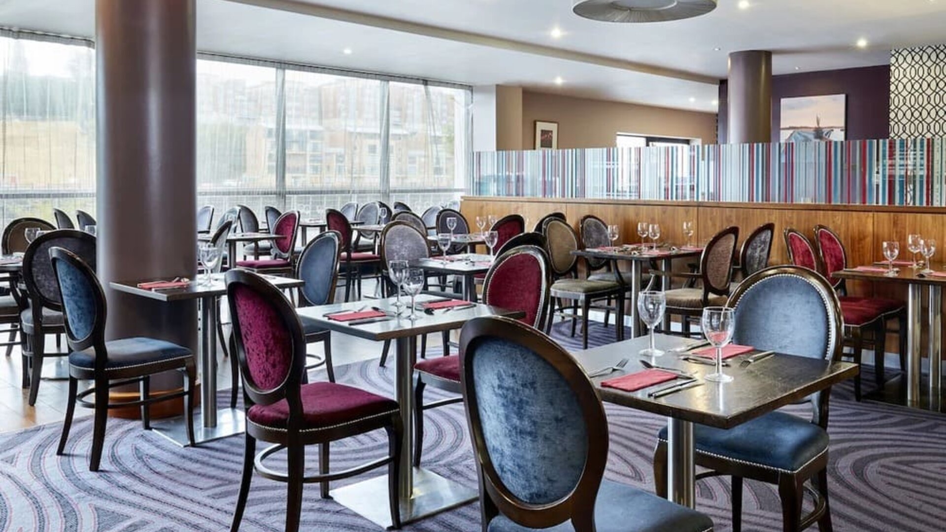 Dining area perfect for coworking at Leonardo Hotel Newcastle Quayside.
