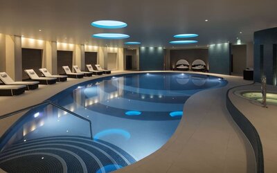 Refreshing indoor pool at Leonardo Hotel And Conference Venue Hinckley Island.
