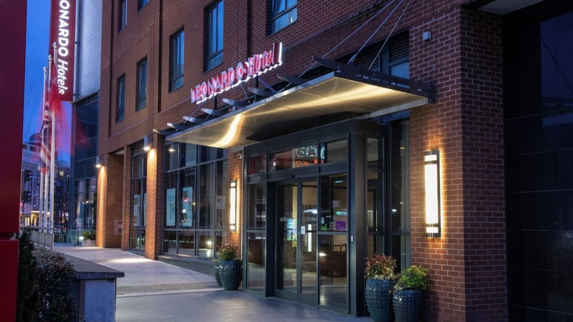 Hotel entrance at Leonardo Hotel London Watford.