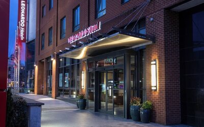 Hotel entrance at Leonardo Hotel London Watford.