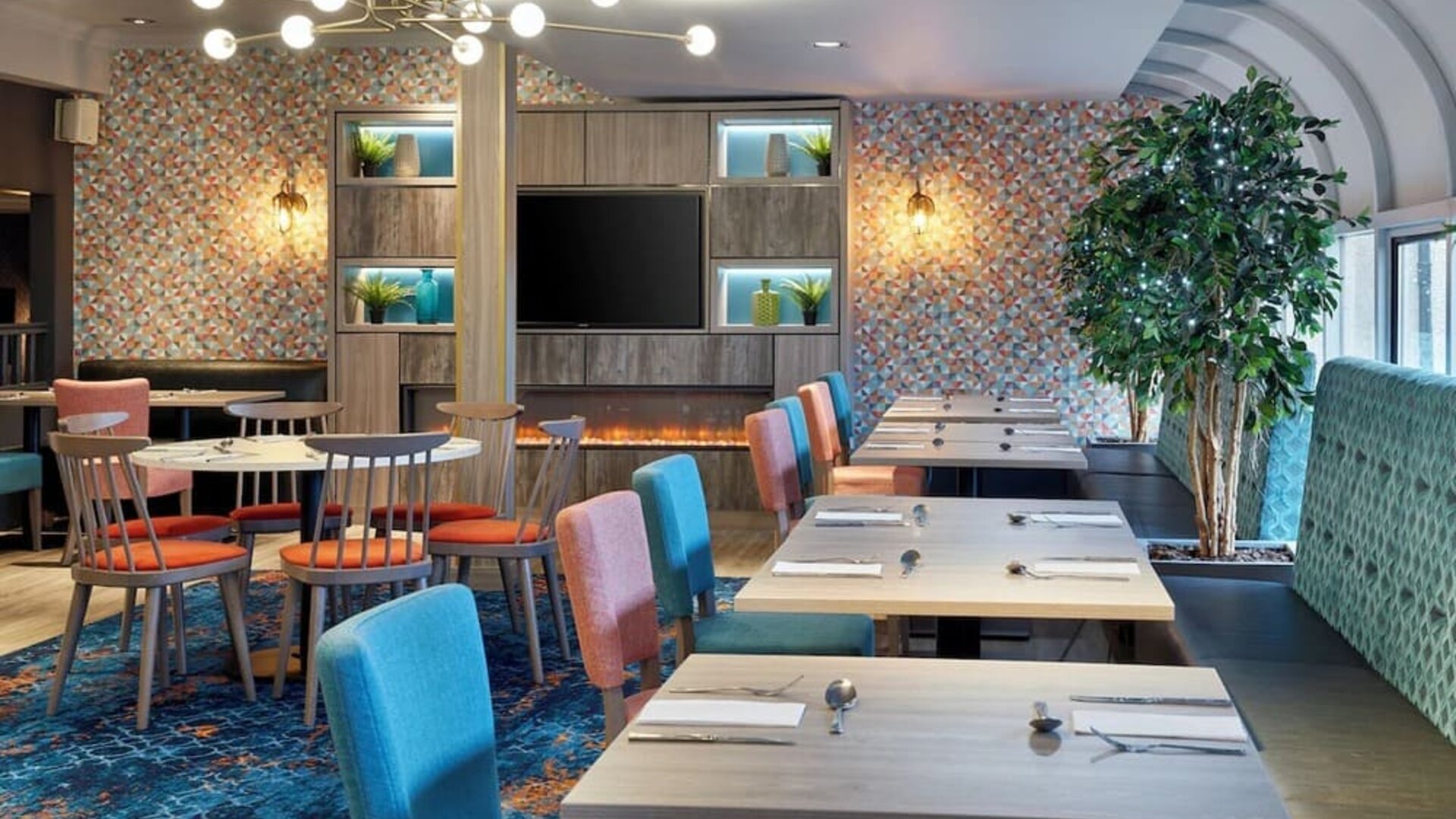 Dining area perfect for coworking at Leonardo Hotel Edinburgh Murrayfield.