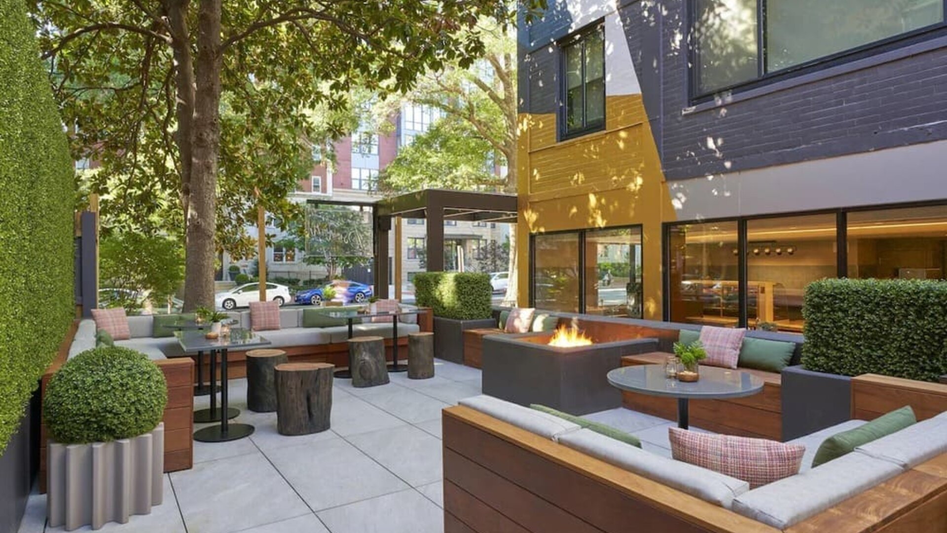 Outdoor seating at Viceroy Washington DC.