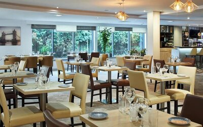 Dining area perfect for coworking at Leonardo Hotel London Heathrow Airport.