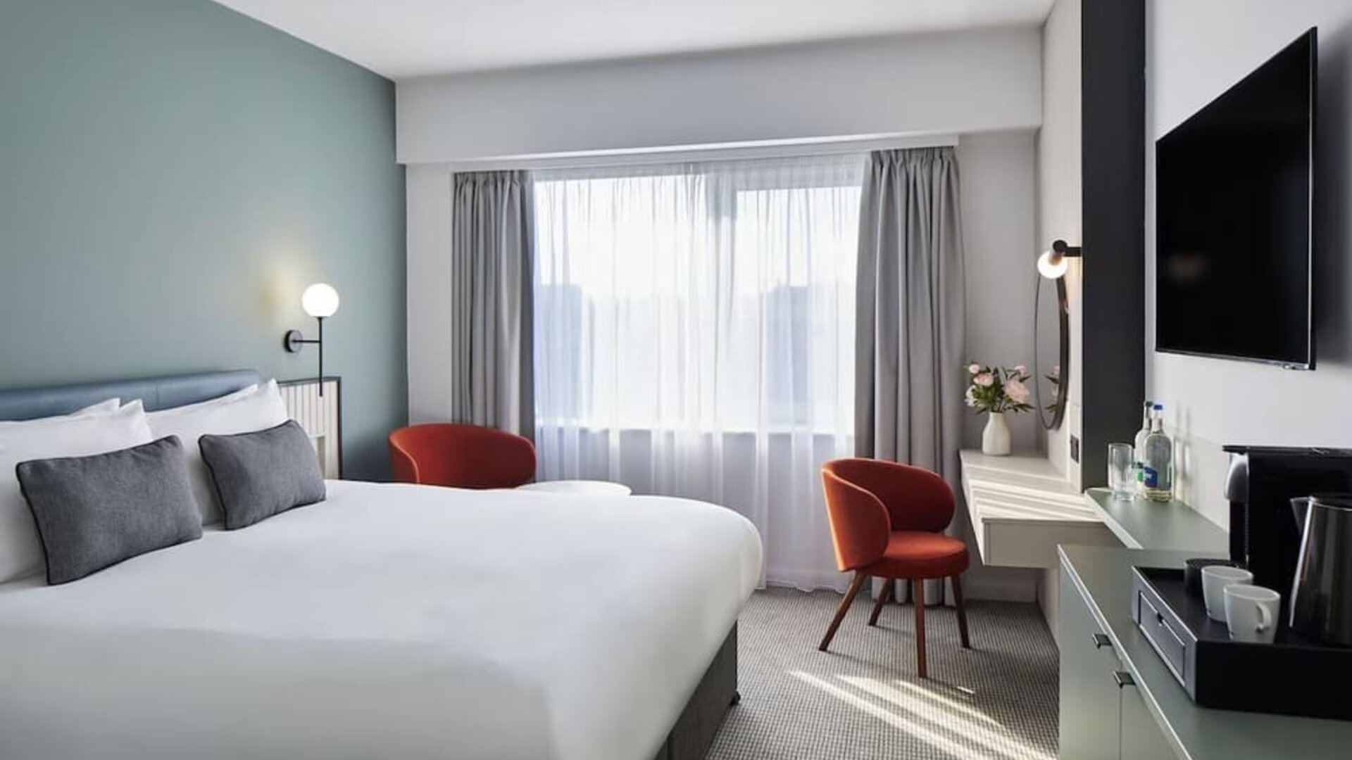 King room at Leonardo Hotel Dublin Parnell Street.