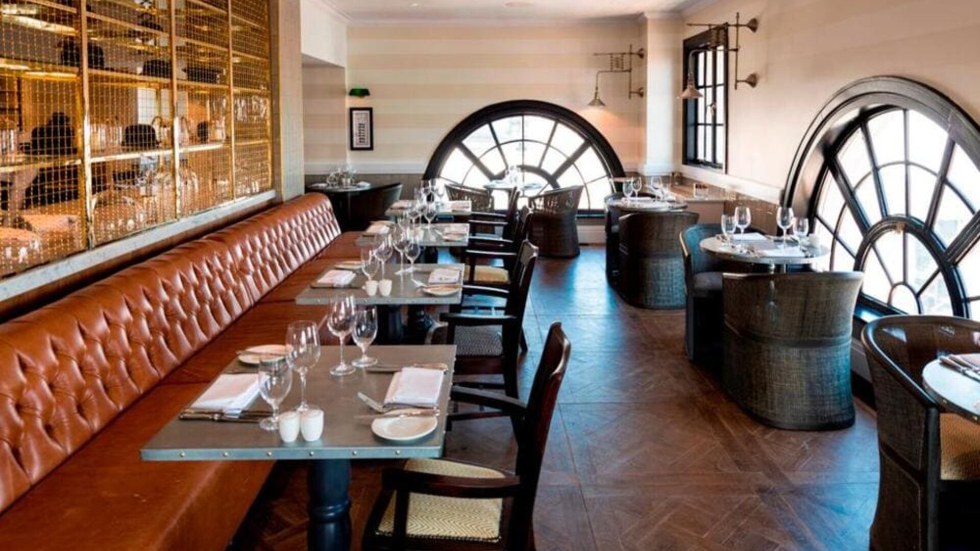 Dining area perfect for coworking at Hotel Gotham. 