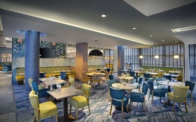 Dinind room at Leonardo Hotel Swindon.