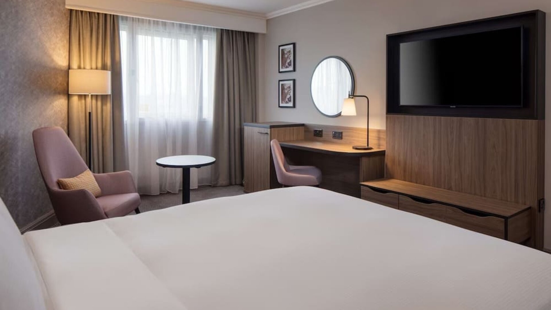 Day use room with natural light at DoubleTree by Hilton Dartford Bridge.