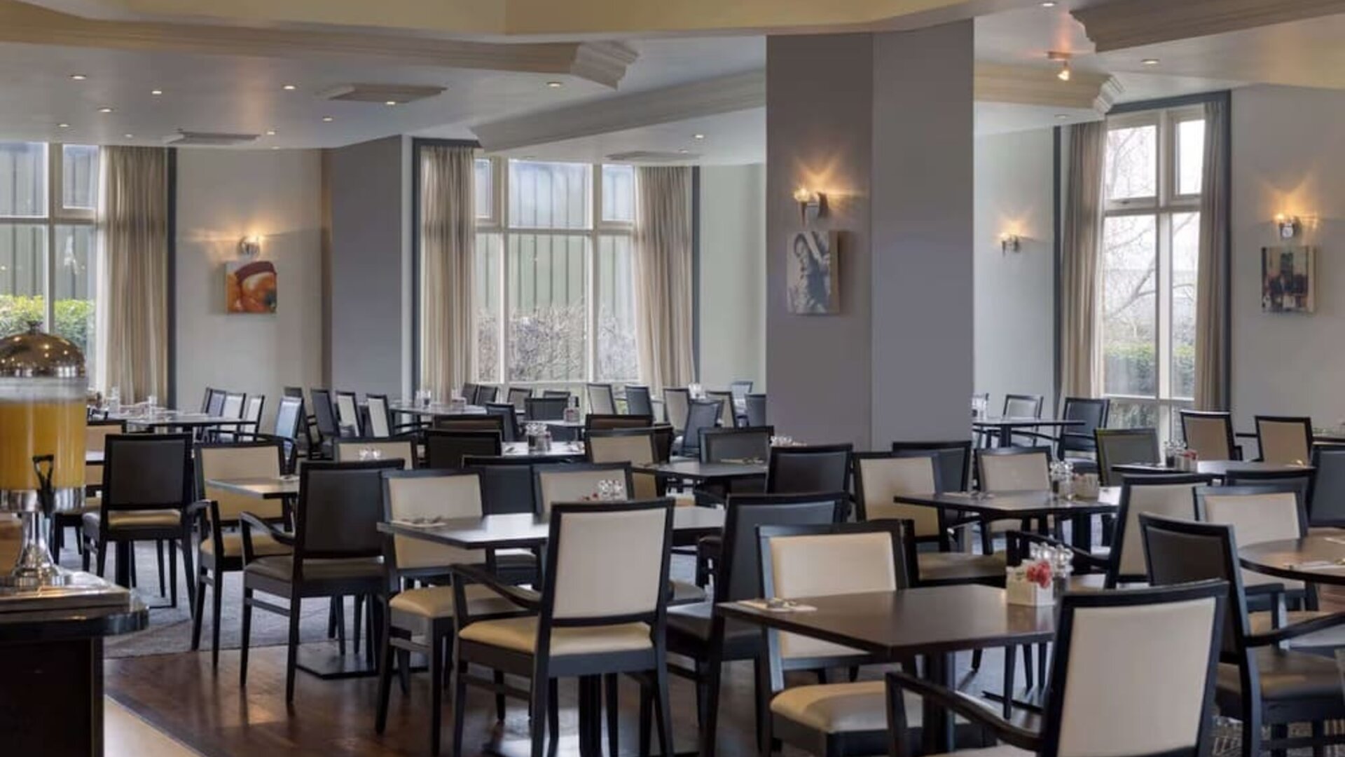 Dining area perfect for coworking at DoubleTree by Hilton Dartford Bridge.