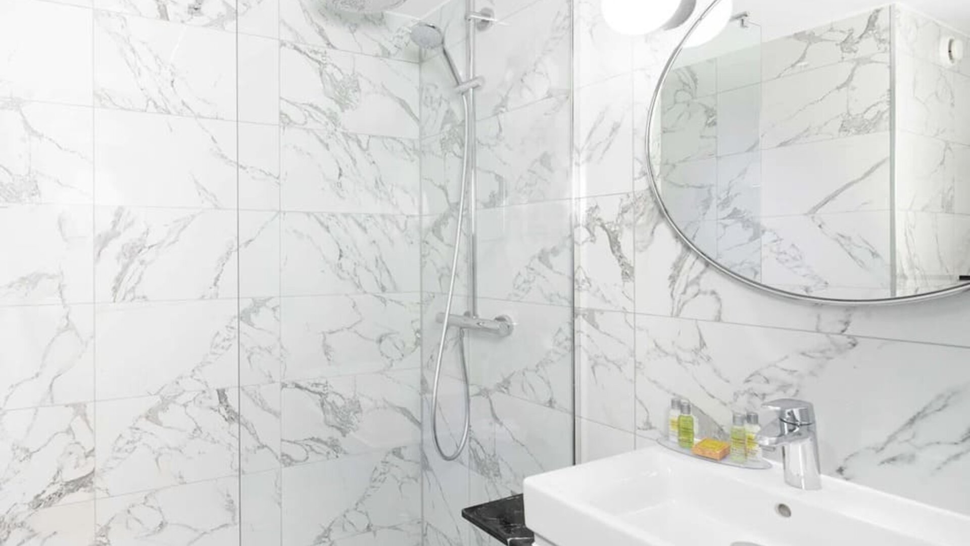 Guest bathroom with shower at Hilton Garden Inn London Heathrow Airport.