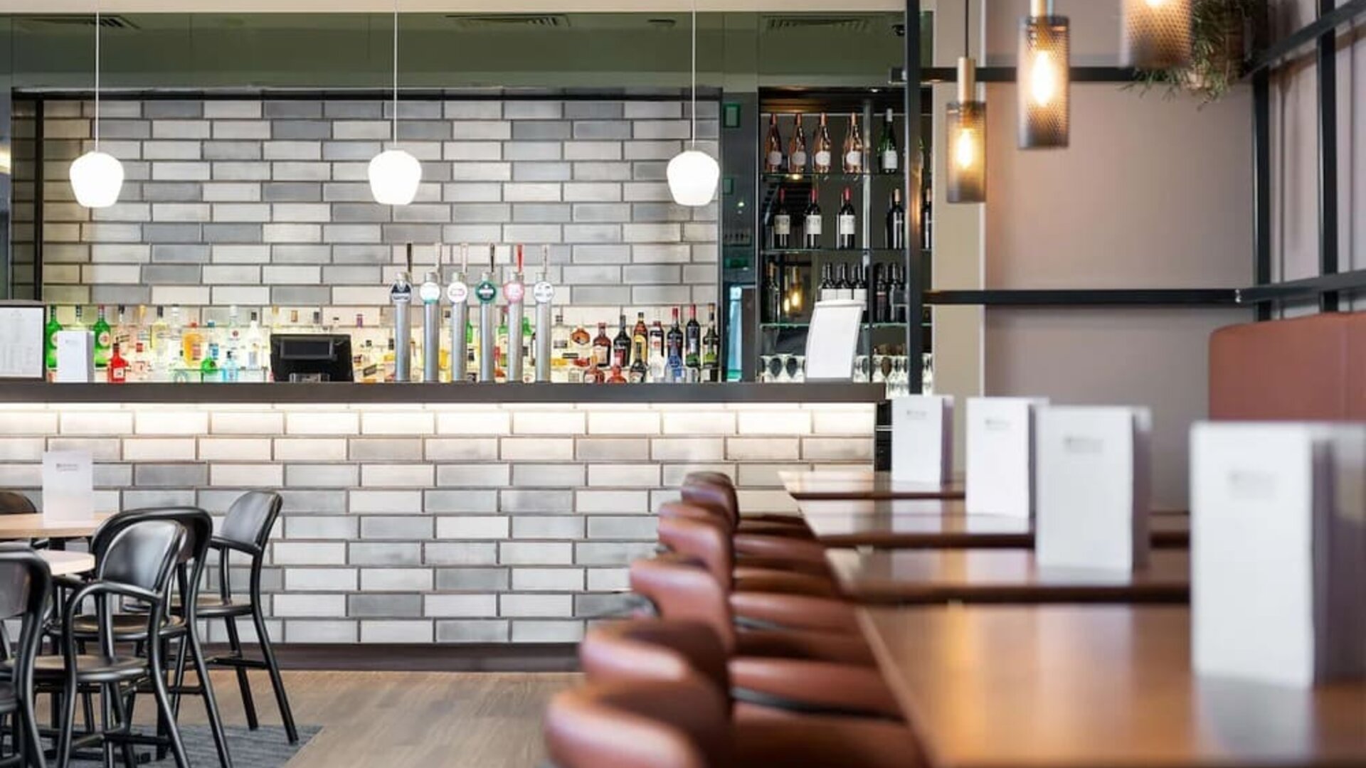 Hotel bar perfect for coworking at Hilton Garden Inn London Heathrow Airport.