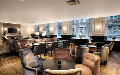 Dining area perfect for coworking at Hilton Edinburgh Carlton.