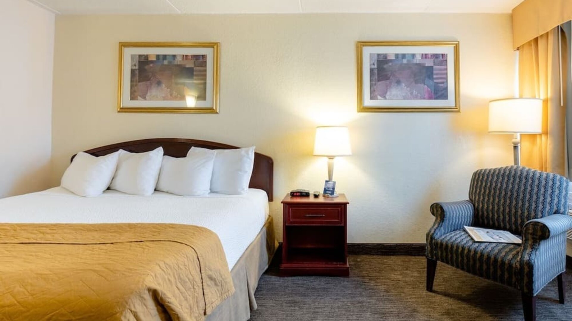 Standard day use room at Travelodge Ottawa East.