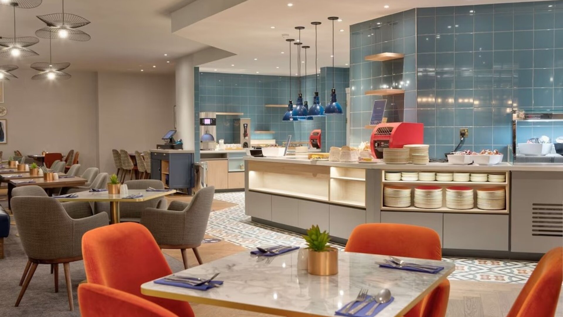 Dining area perfect for coworking at DoubleTree By Hilton Stoke On Trent.