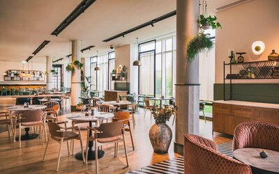 Restaurant area perfect for co-working at the Hilton Reading.