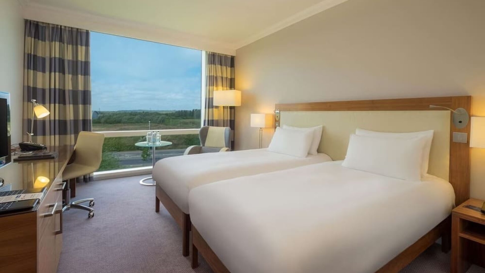 Double bed day use room with work desk and TV at the Hilton Reading.