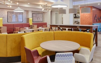 Colorful and comfortable dining area perfect for co-working at the Hampton by Hilton Manchester Northern Quarter.