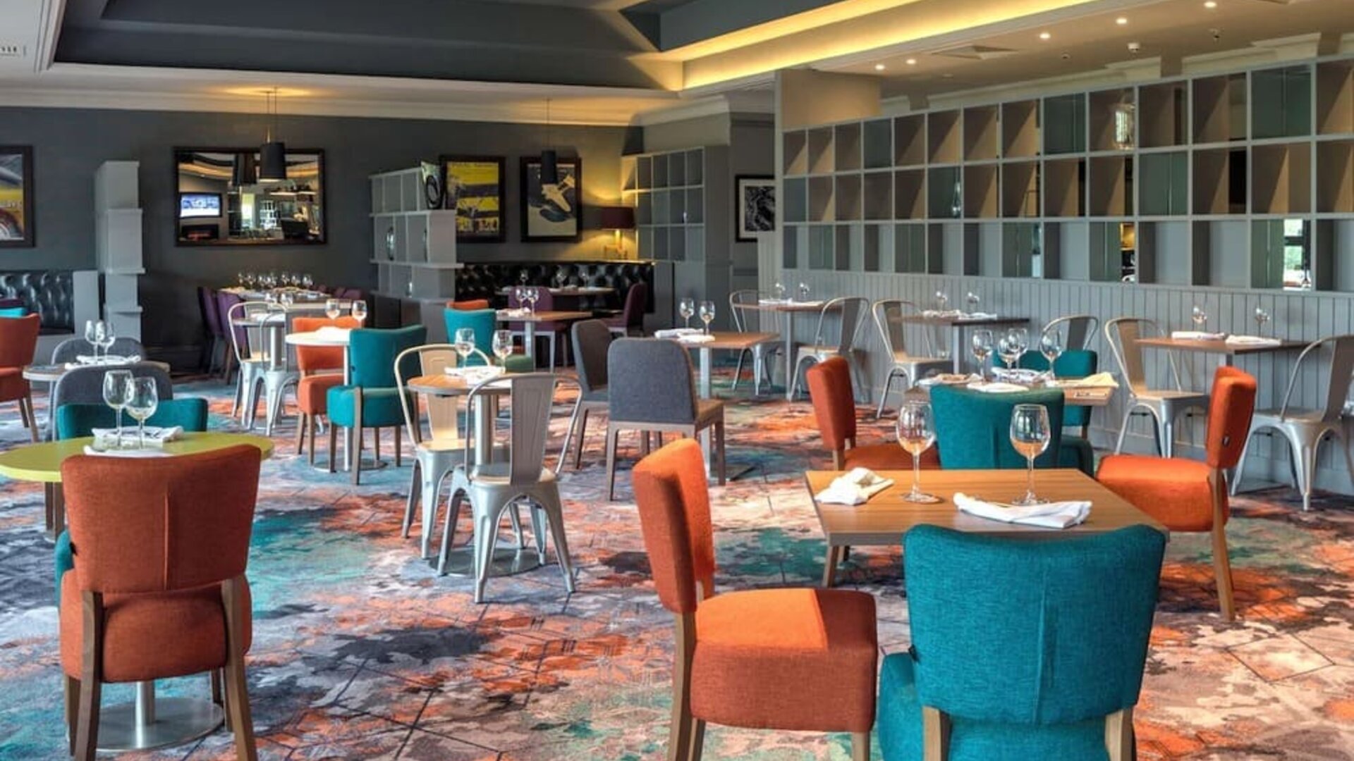 Dining area perfect for coworking at DoubleTree By Hilton Edinburgh Airport.