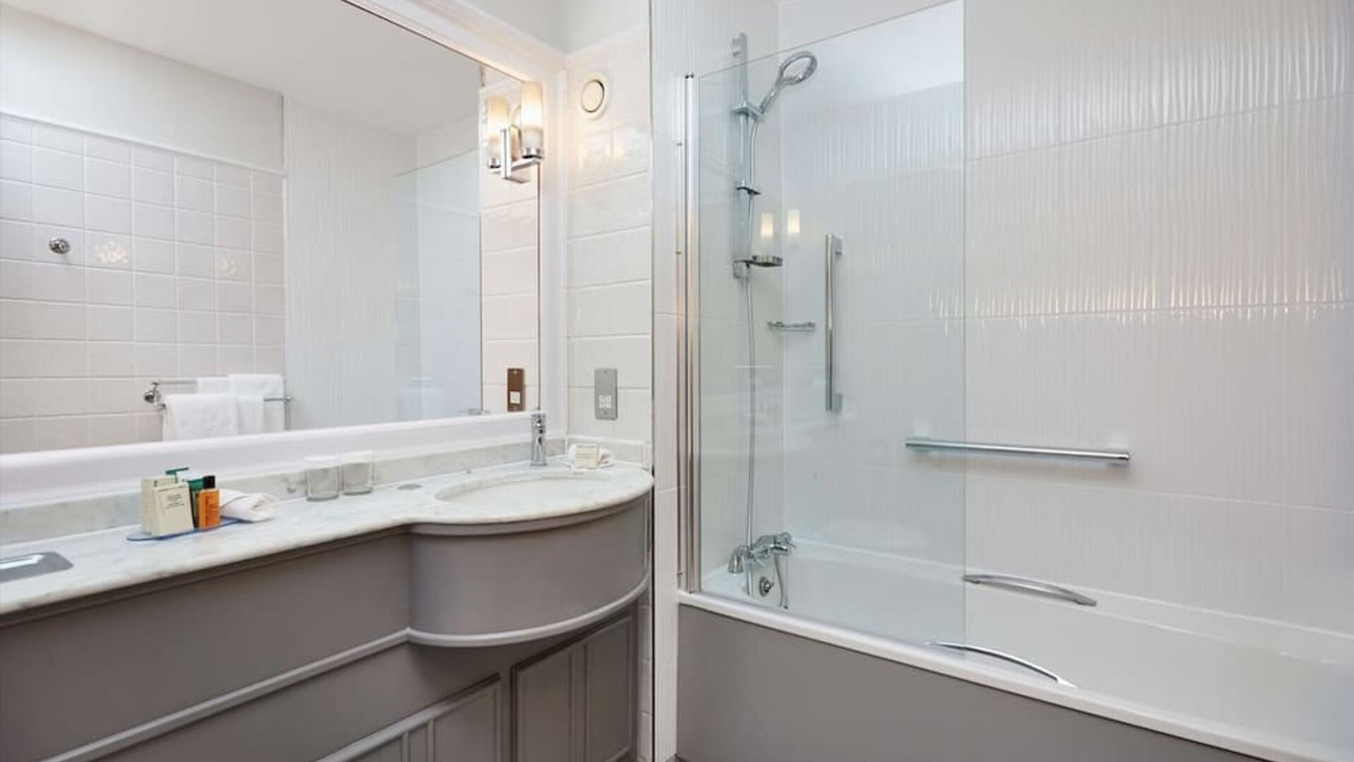Guest bathroom with shower and tub at DoubleTree By Hilton Coventry.