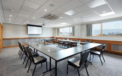 Professional meeting room at DoubleTree By Hilton Coventry.