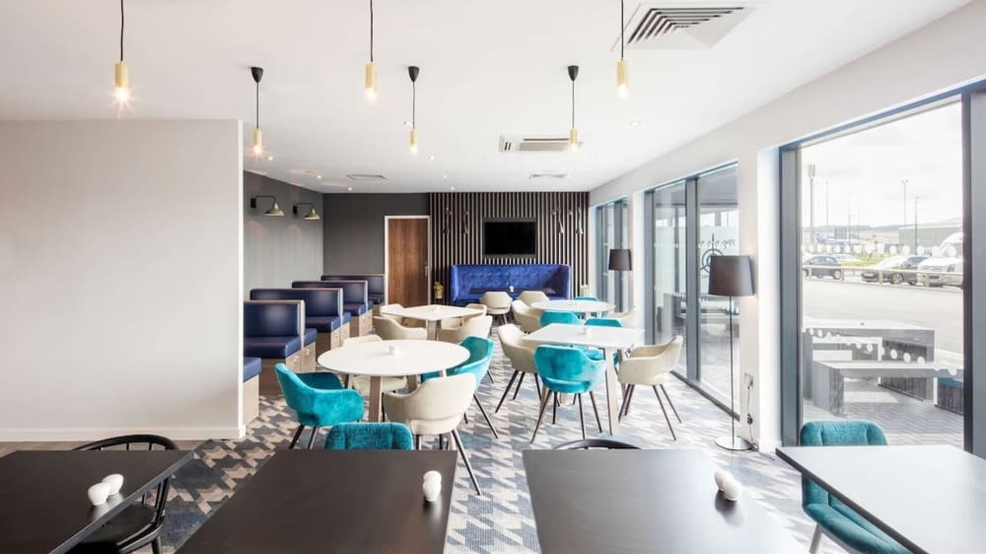 Dining and coworking space at Hampton By Hilton Humberside Airport.