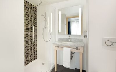 Guest bathroom at the Hampton by Hilton London Docklands.
