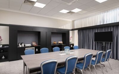 Elegant meeting room with TV for presentations at the Hilton London Gatwick Airport.