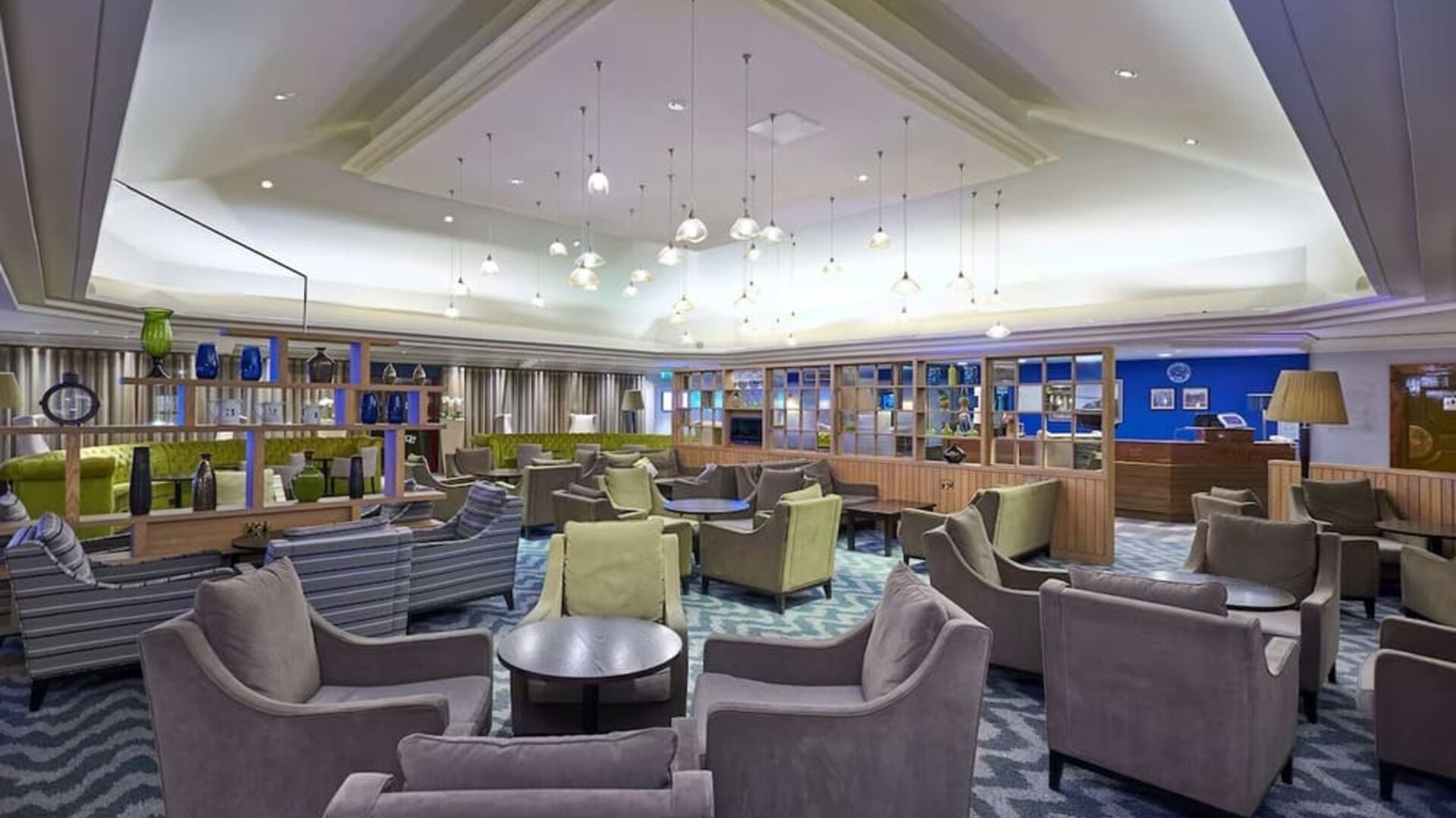 Lounge area perfect for co-working at the DoubleTree by Hilton Bristol North.