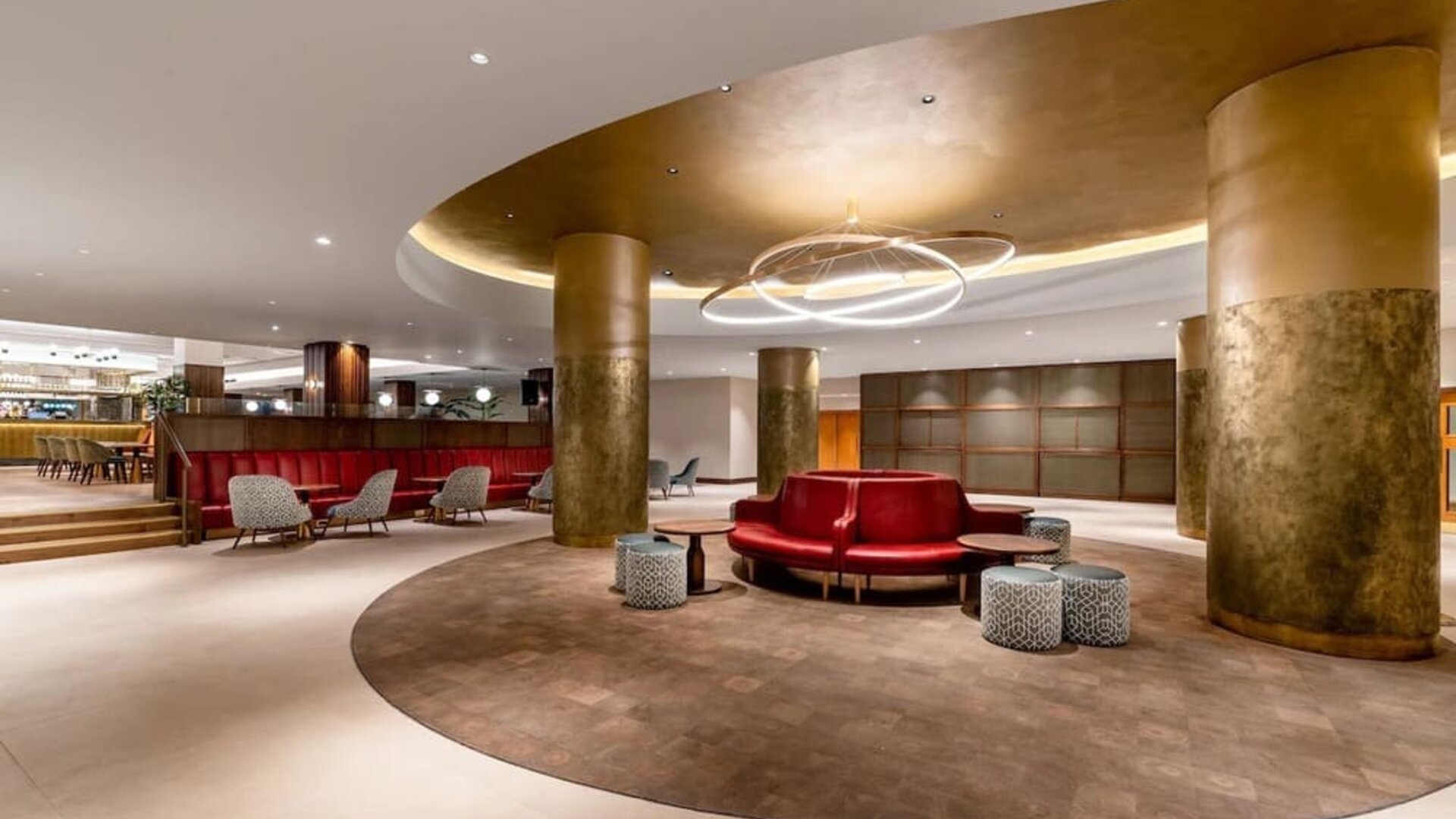 Lobby workspace with chairs and sofas at the Hilton Birmingham Metropole.