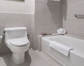 Courtyard by Marriott Panama Multiplaza Mall