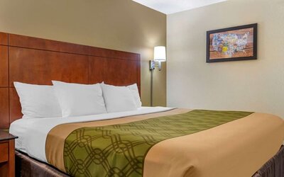 Romantic king room at Coratel Inn & Suites By Jasper River Falls.