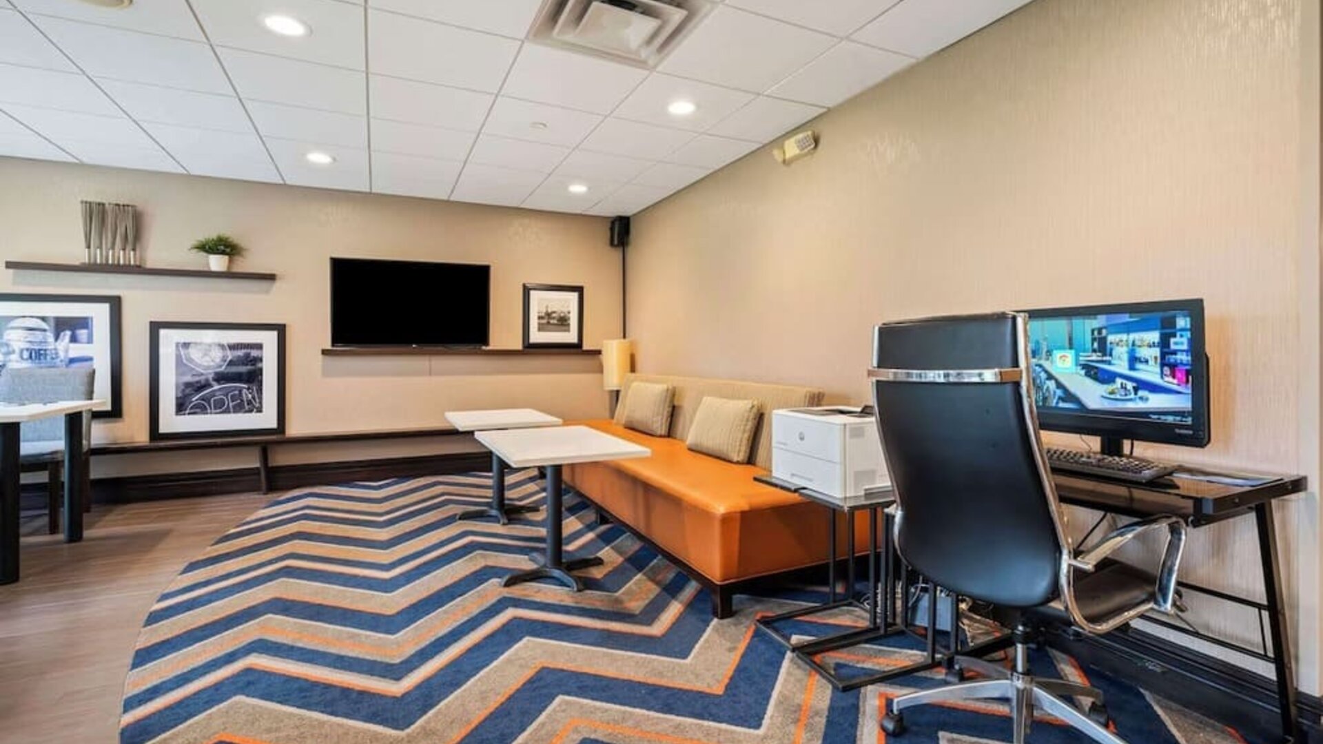Business center featuring computer workstation, printing services, comfortable seating, and a relaxing space for work or casual meetings at Hampton Inn Ridgefield Park.
