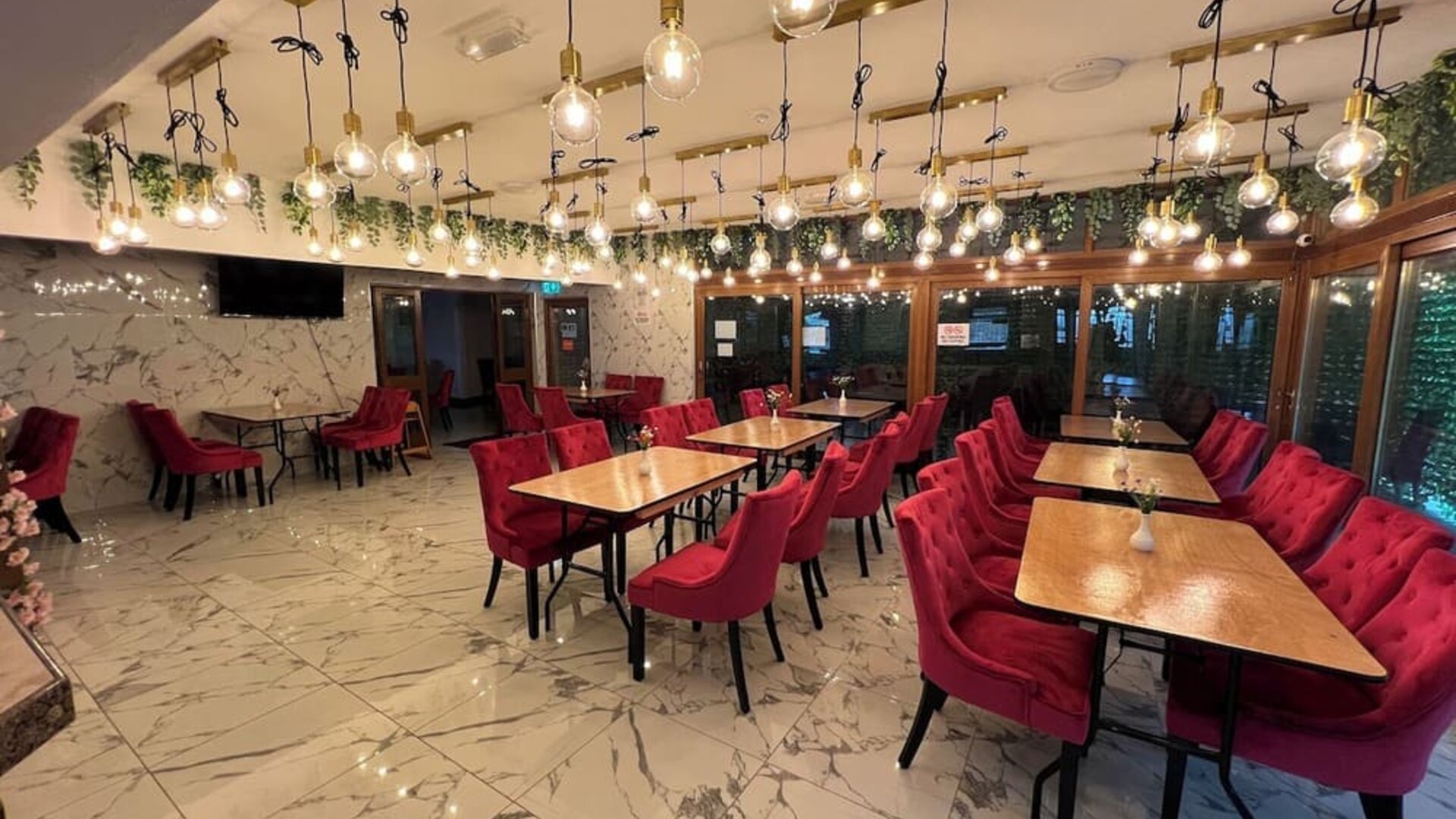 Stylish dining area with elegant lighting, comfortable seating, and contemporary décor at Stay Inn Express.