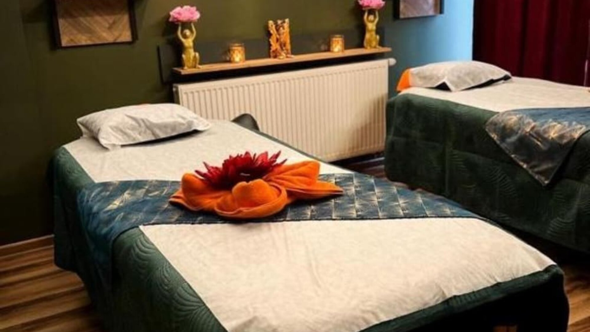 Twin spa treatment room designed for relaxing wellness experiences at Hotel Seven.
