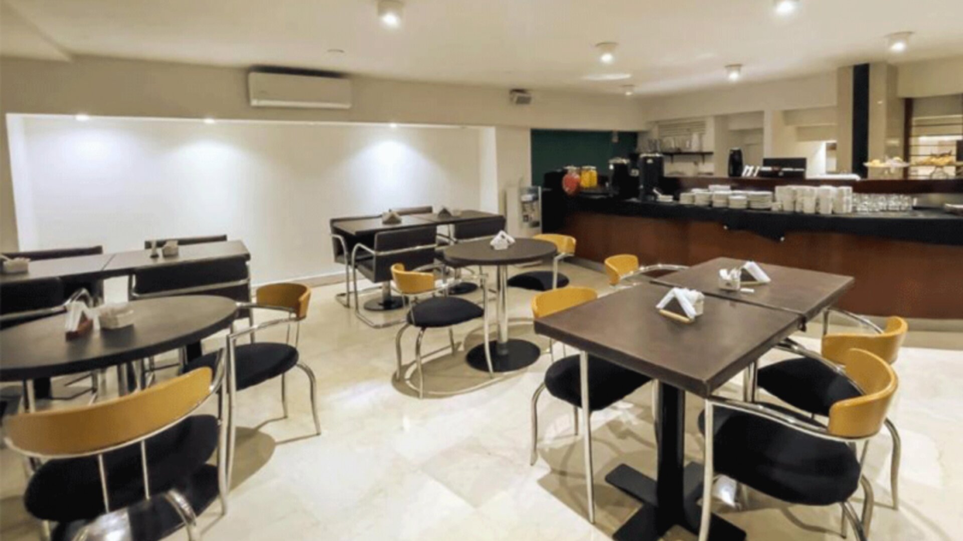 Breakfast buffet area displaying fresh pastries, beverages, and a selection of morning dining options for guests at HR Plaza Luxor.