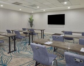 Modern meeting room equipped with audiovisual capabilities, comfortable seating, and flexible layouts for productive business events at Hyatt Centric Delfina Santa Monica.