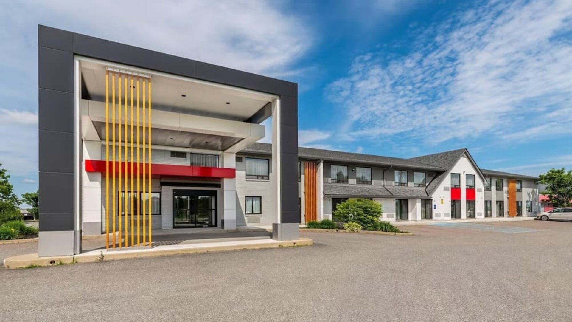 Exterior view showcasing the modern façade and main entrance of Comfort Inn Sudbury East.