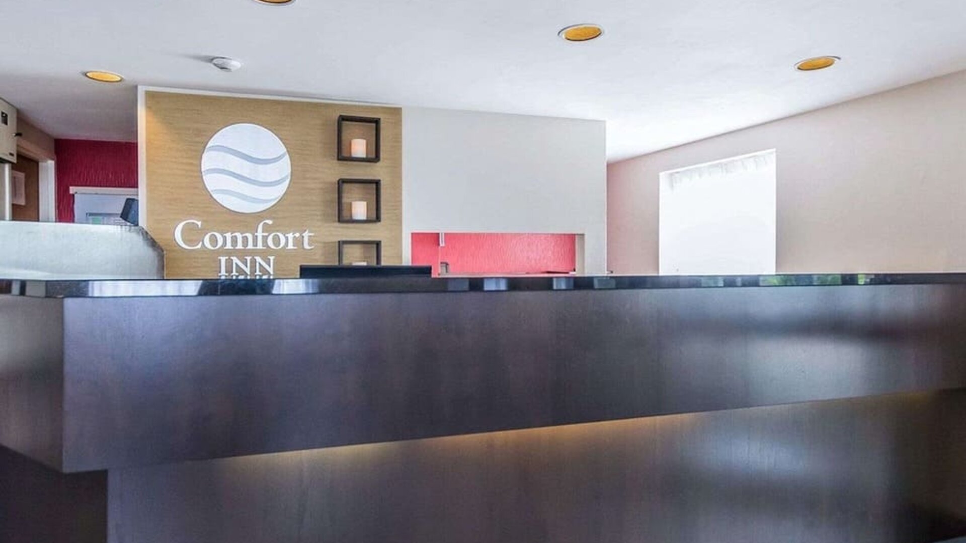 Front desk and reception area welcoming guests at Comfort Inn Sudbury East.