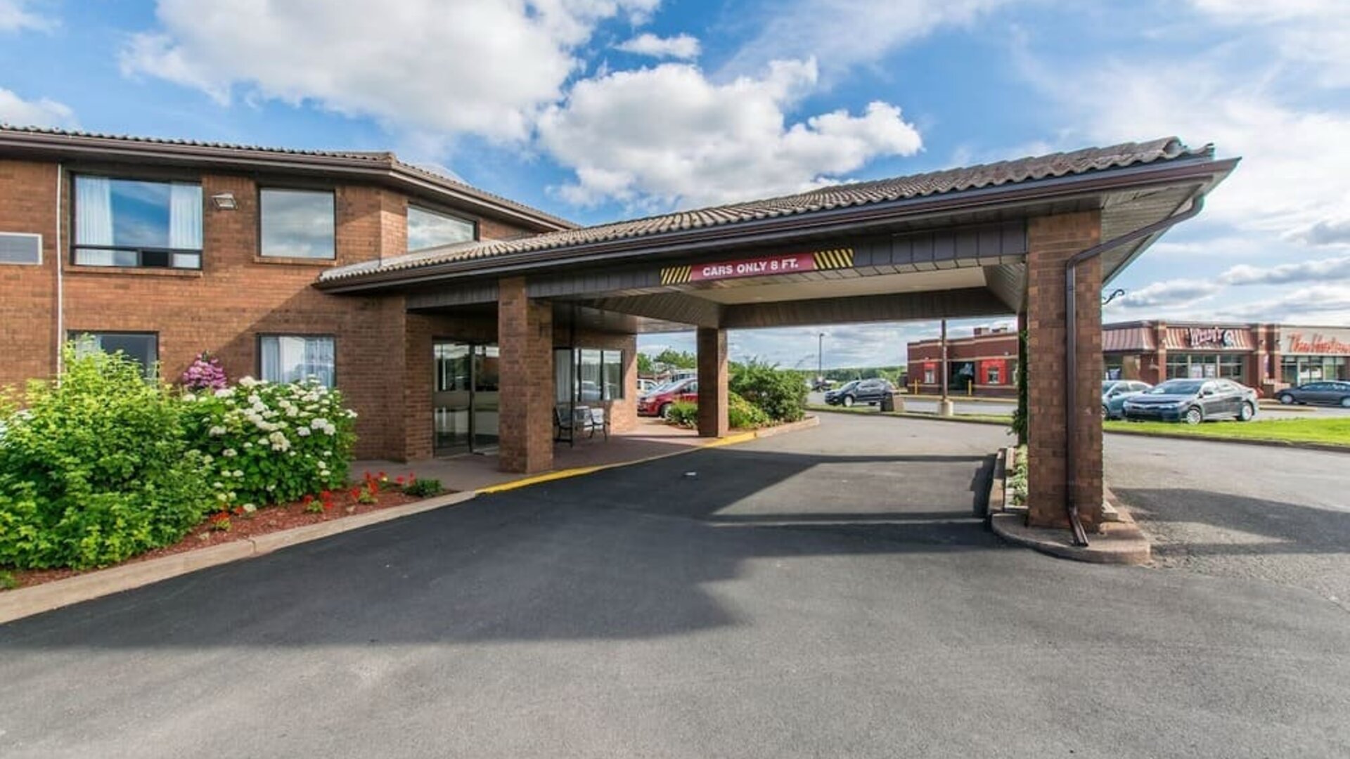 Covered hotel entrance with drive-up access at Comfort Inn New Glasgow.
