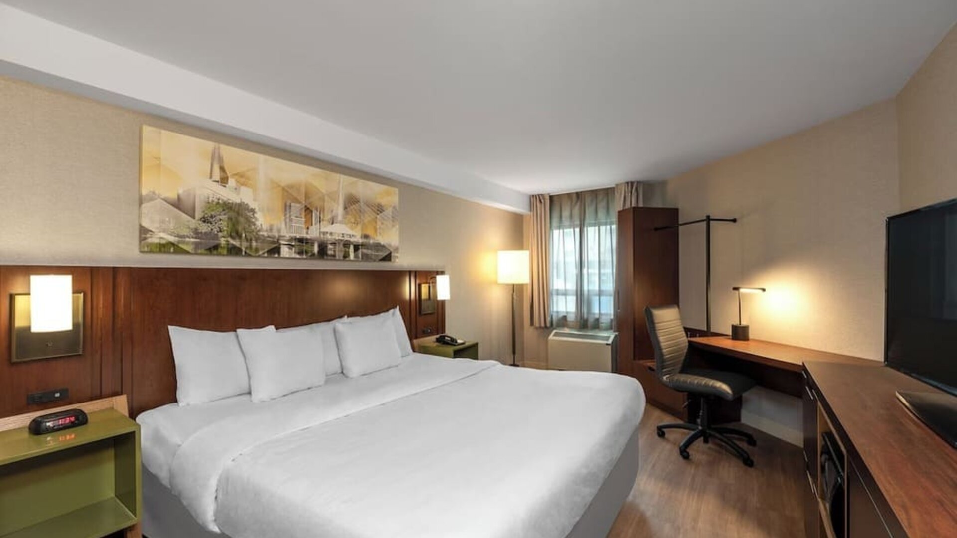 King guest room with a work desk and wardrobe at Comfort Inn Sault Ste. Marie.