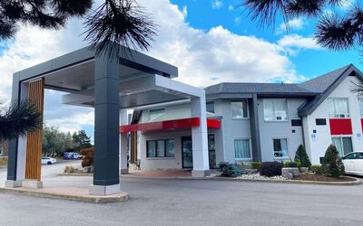 Exterior view of Comfort Inn Sault Ste. Marie.