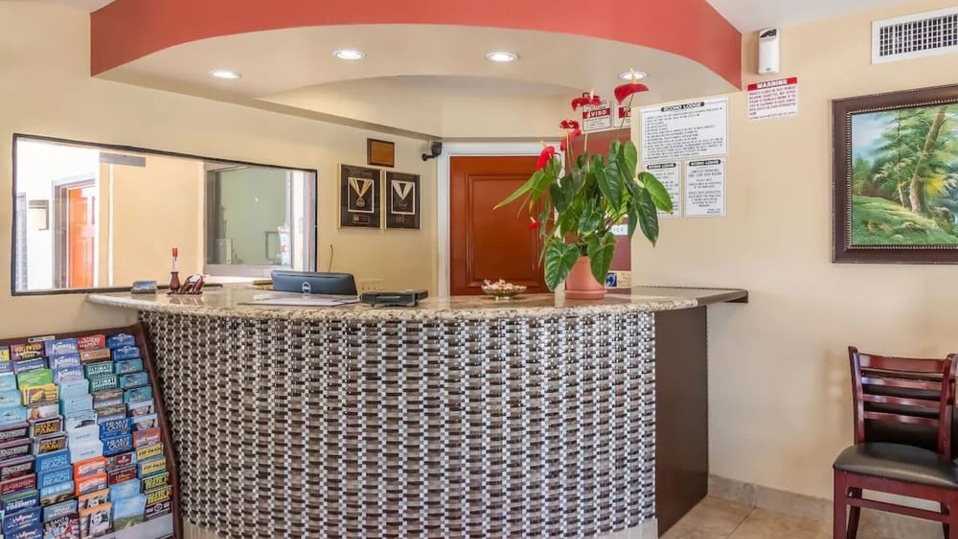 Hotel reception desk at Glenridge Inn Glendale Pasadena.