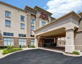 Hotel entrance at Hampton Inn & Suites By Hilton Guelph.