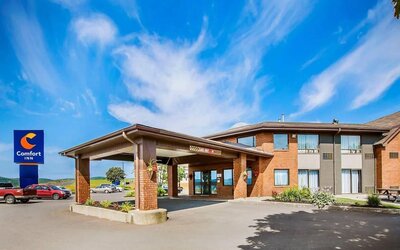 Exterior entrance of Comfort Inn Regina.