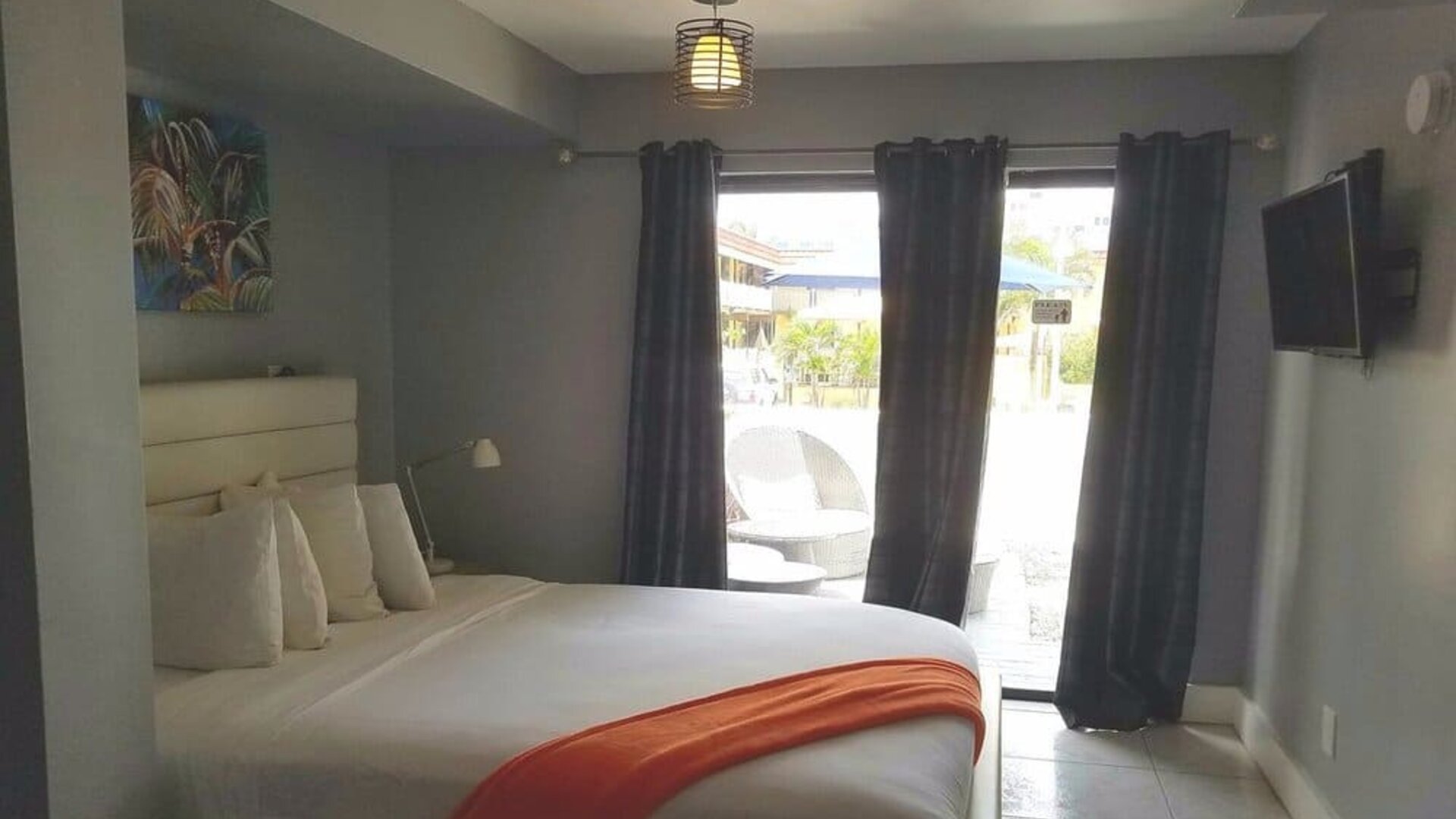 Day use room at Hollywood Beach Suites, A South Beach Group Hotel.