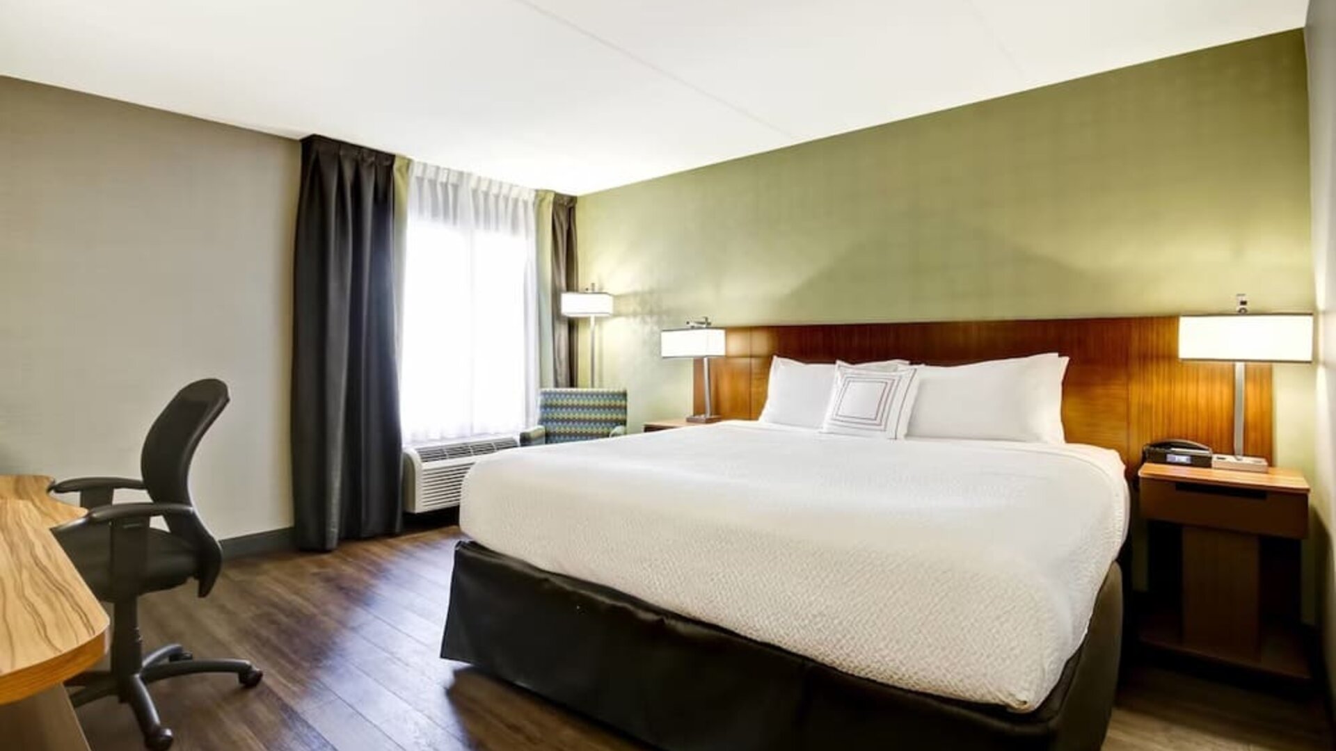 Day use room with natural light at Fairfield By Marriott Guelph.