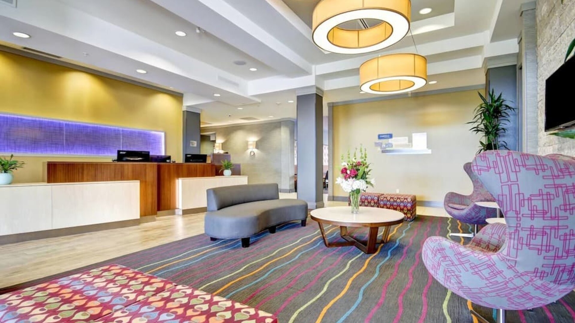 Lobby and coworking lounge at Fairfield By Marriott Guelph.