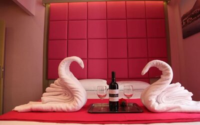 Romantic double room with padded headboard, towel swans and complimentary wine at Dolce Vita Rooms & Breakfast.