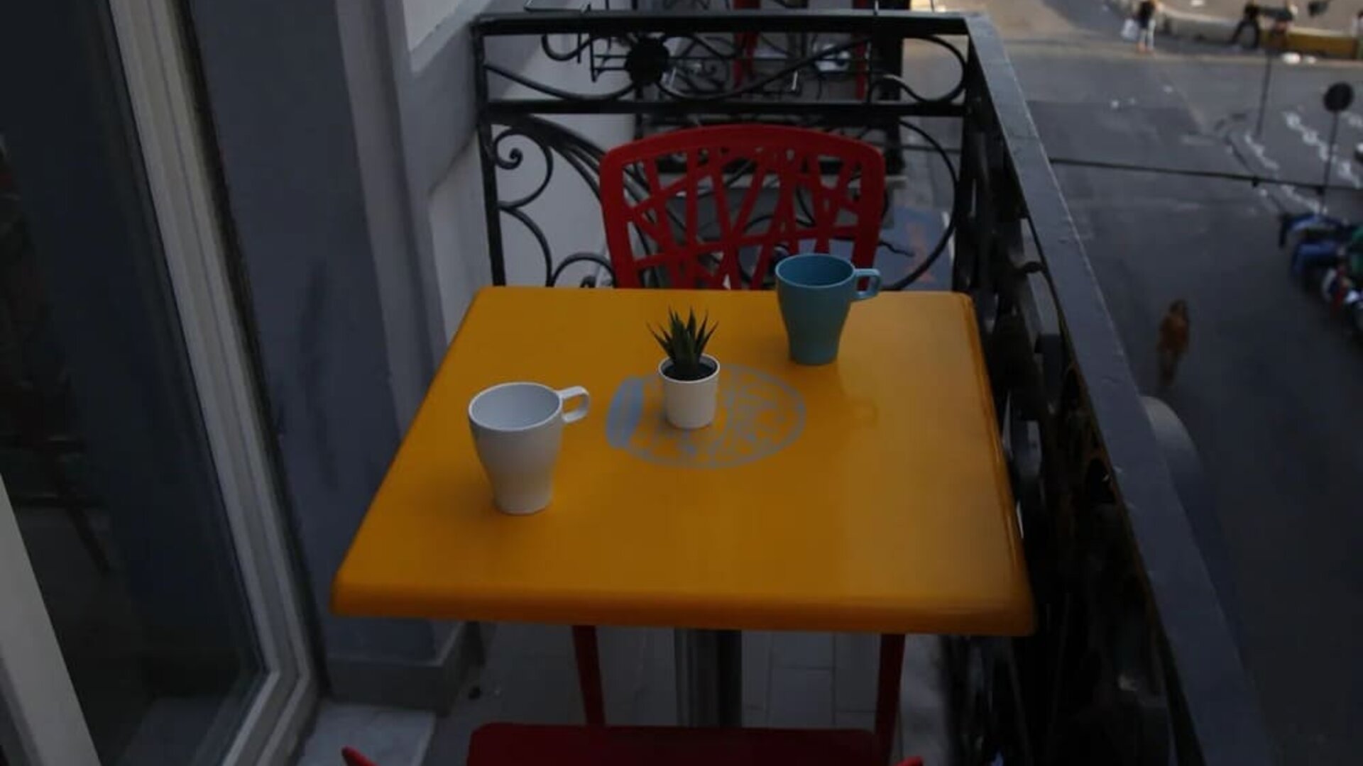Private balcony with table, seating and views of the surrounding city at Dolce Vita Rooms & Breakfast.
